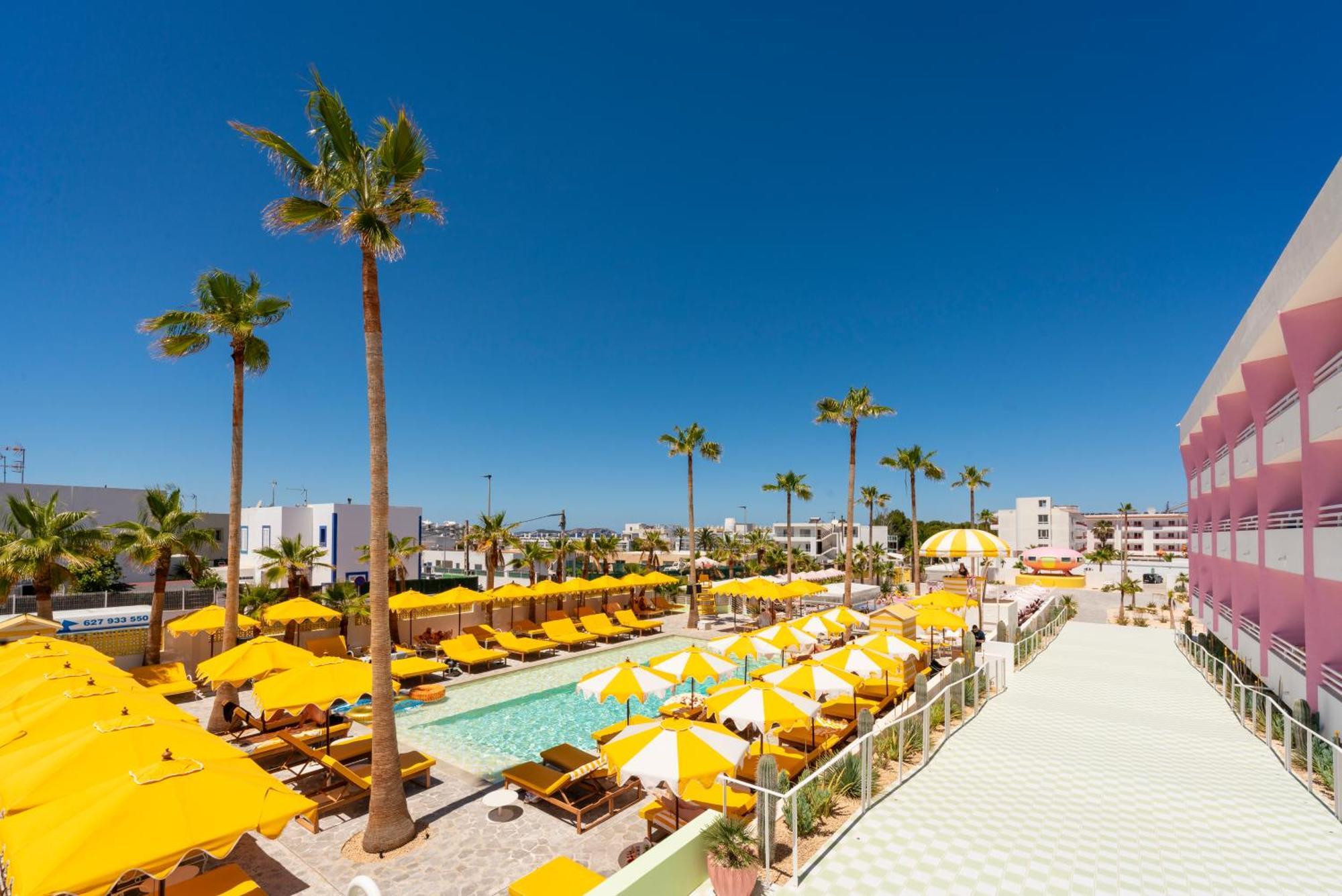 Suite Junior con vistas a la piscina