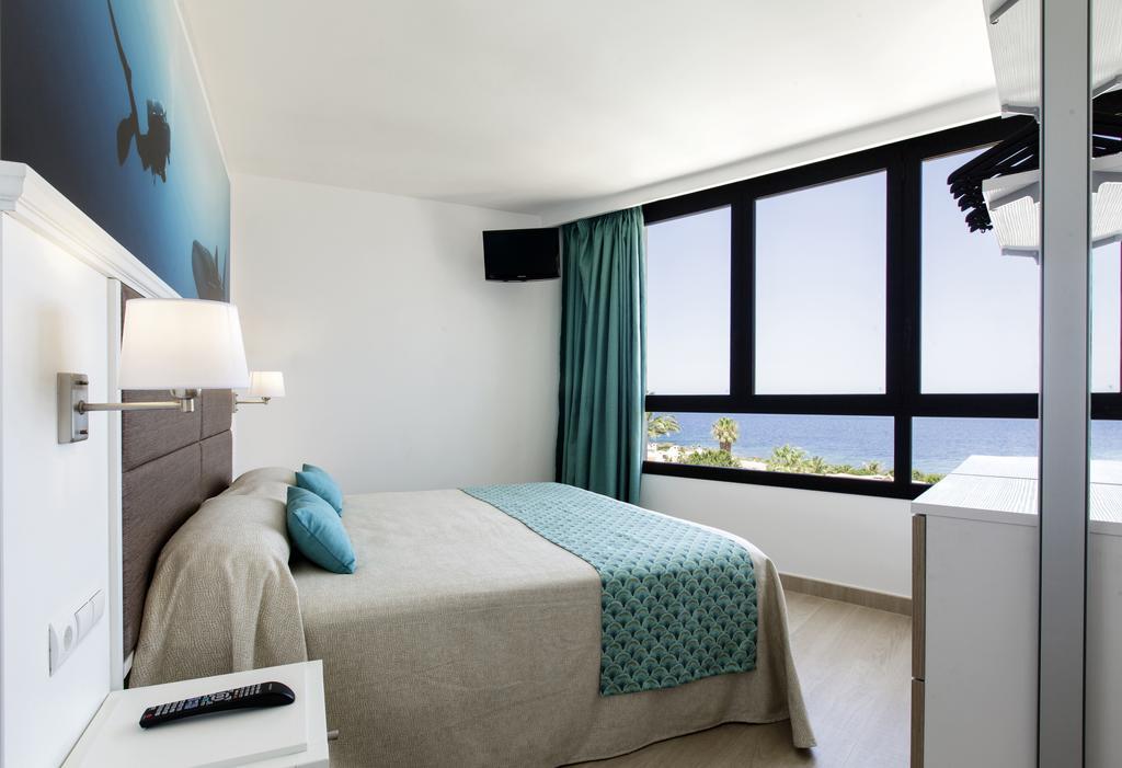 Apartamento de 2 dormitorios con vistas al mar (3 adultos + 3 niños)