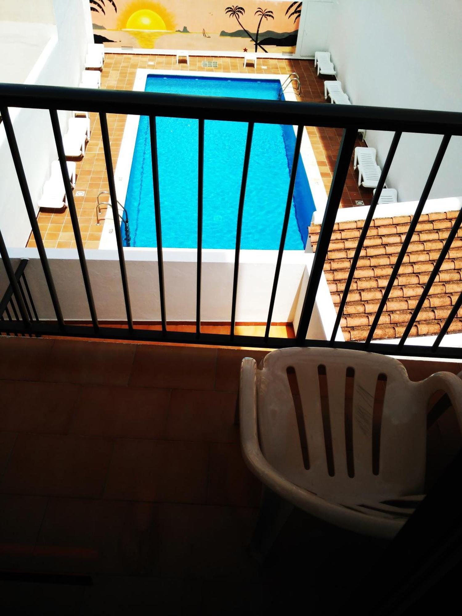 Single Room,813371229:JPEG
