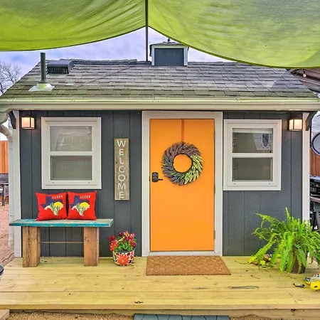 Bright Texas Cottage Near San Antonio Zoo!-3